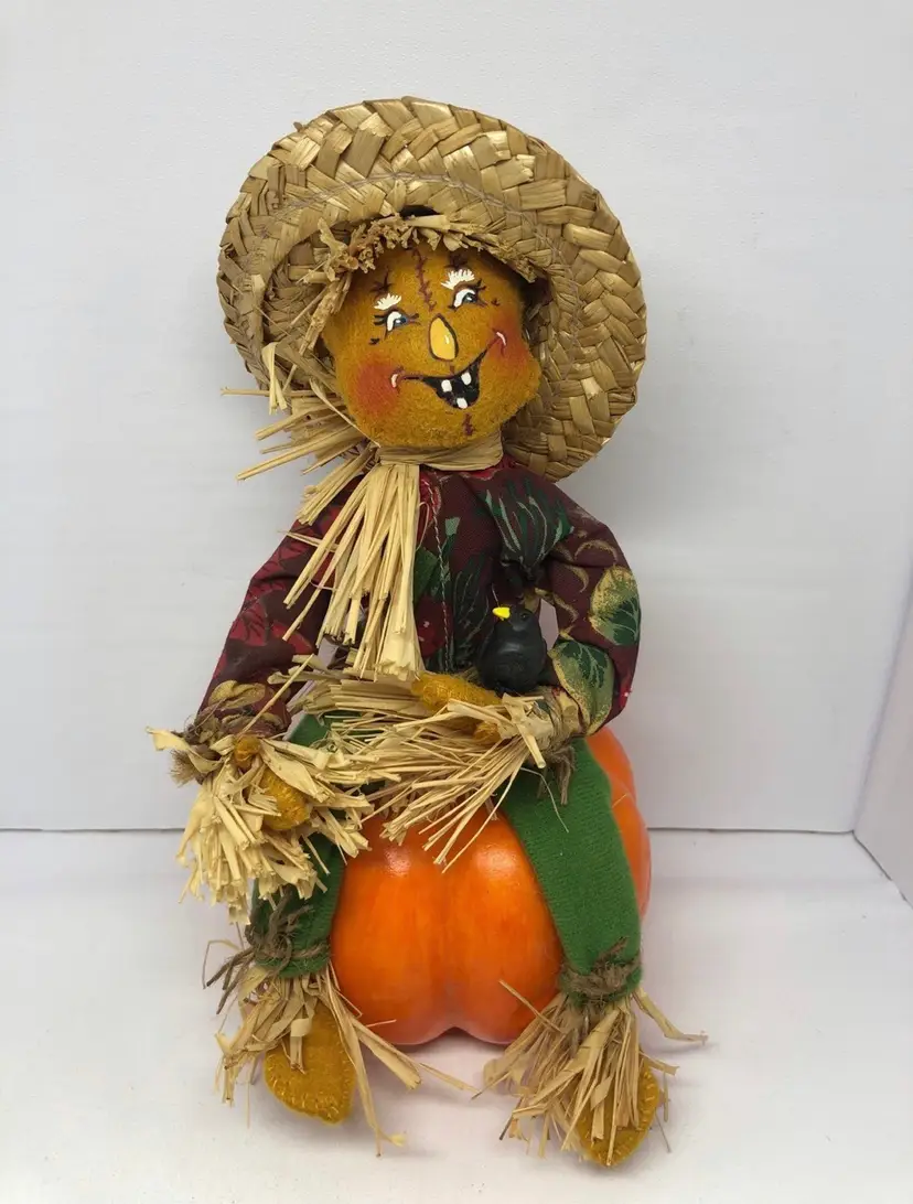 Annalee 2007 Scarecrow on Pumpkin with Crow Figurine