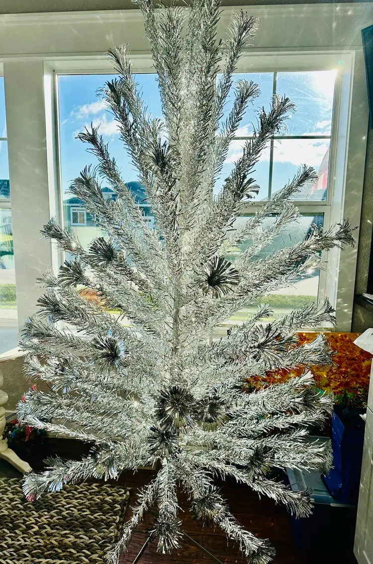 Aluminum Star Brand SPARKLER Pom Pom Christmas Tree 7ft 96 Branch