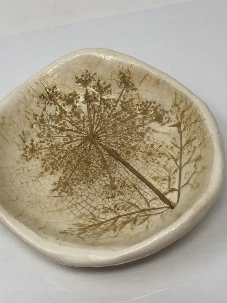 Queen Anne's Lace Pressed Flower Pottery Trinket Dish 1976