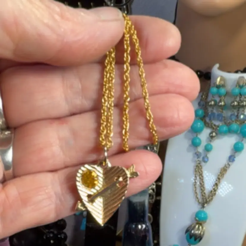 Vintage Gold Tone Yellow Topaz Rhinestone Heart Pendant Necklace Twisted Rope Chain 18”