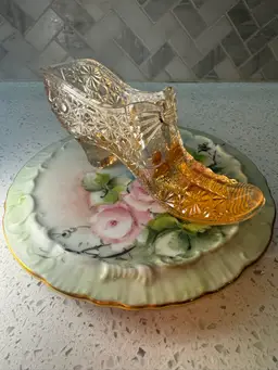 Vintage 6” tall Boyd Art Glass Bow Slipper, Shoe In Honeycomb # 186 Made 2003.