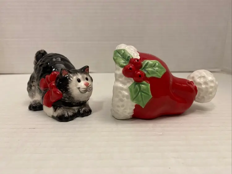 Fitz & Floyd Christmas Kitty W/ Santa Hat Salt & Pepper Shakers