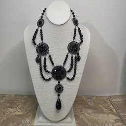 # 042 Black Bead Filugree Discs Black Acrylic Rhinestone Accents