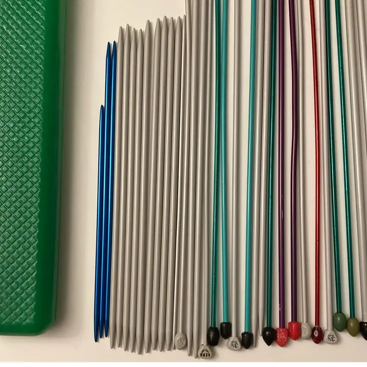 Set Of 38 Vintage Knitting Needles - Assorted Sizes Plus Storage Case