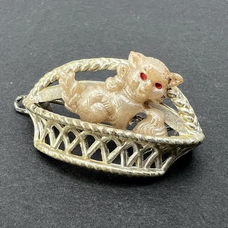 Vintage Metal Plastic Kitten Cat in Basket Yarn Novelty Childs Hair Barrette