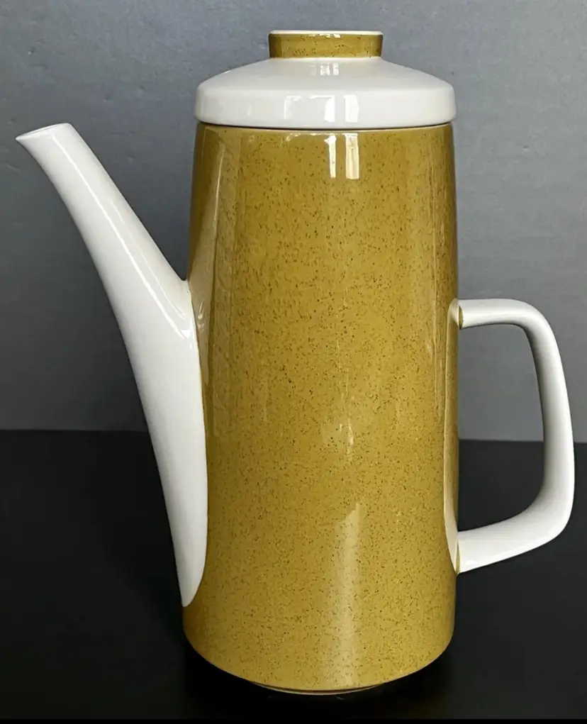 Vintage MIKASA Ceramic Avocado Green Coffee Pot w/Lid Mediterrania #4996 MCM Japan Retro