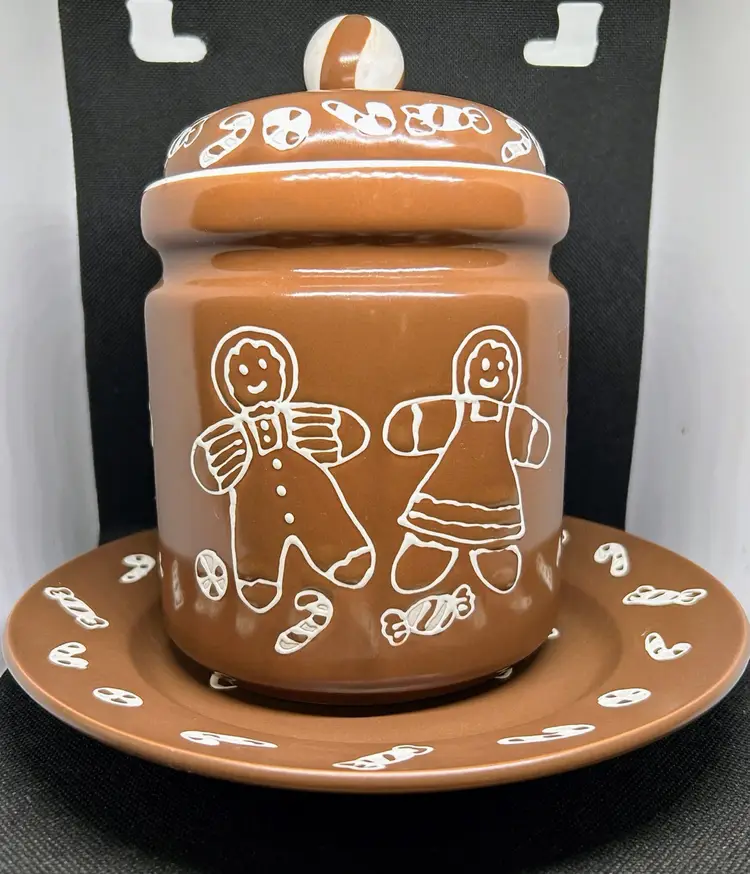 Ceramic Gingerbread Couple Cookie Treat Jar with Cookie Plate Christmas