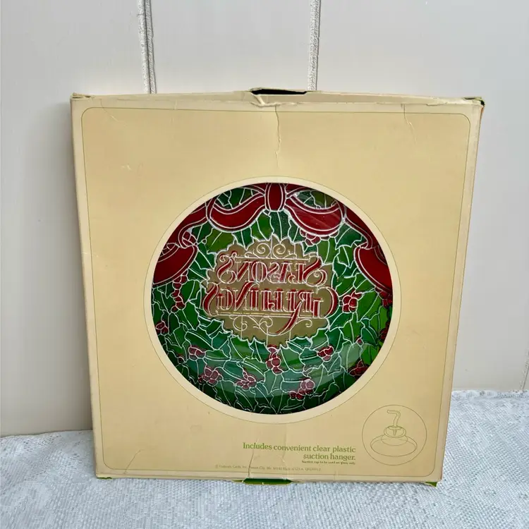 Vintage Hallmark Window Pendant Seasons Greetings Holiday Christmas Wreath In Original Packaging