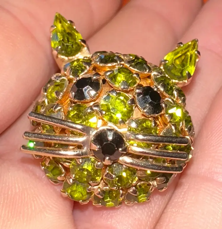 Warner AB Rhinestone Gold Tone Cat Face Brooch Pin Vintage