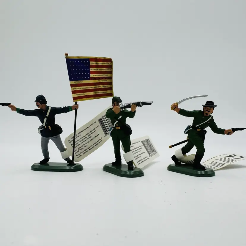 Britains LTD 1971 Vintage Soldiers Metal Base 3 Pieces New Painted