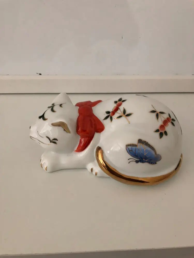 Vintage Takahashi Japan Cat Figurine.