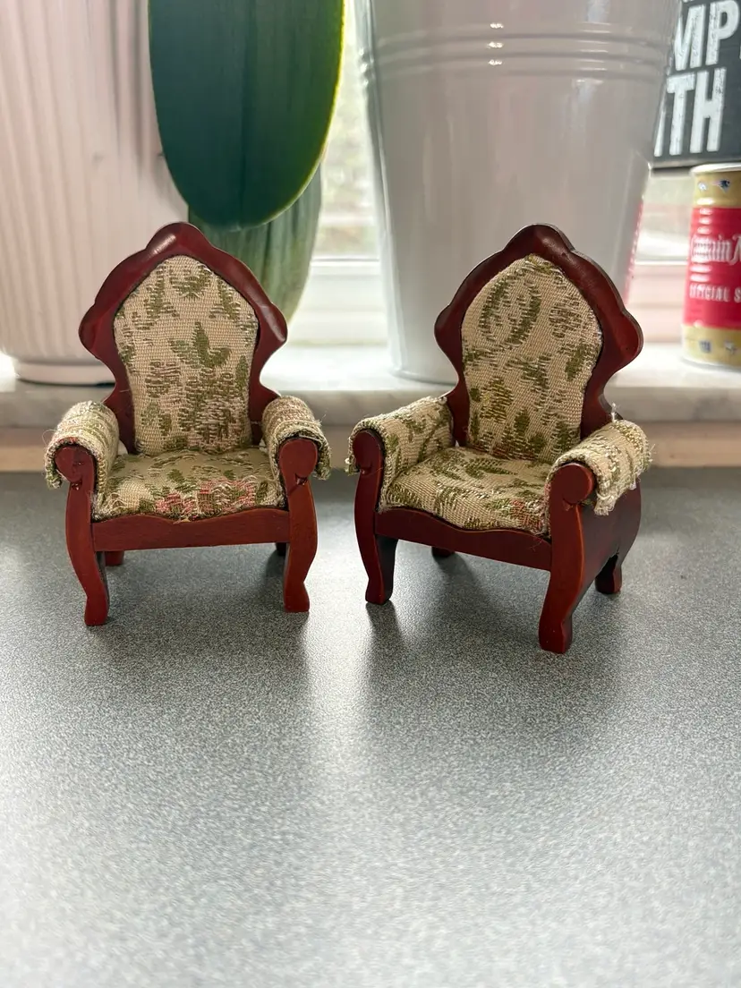 073. Dollhouse Victorian Chair Set Of 2