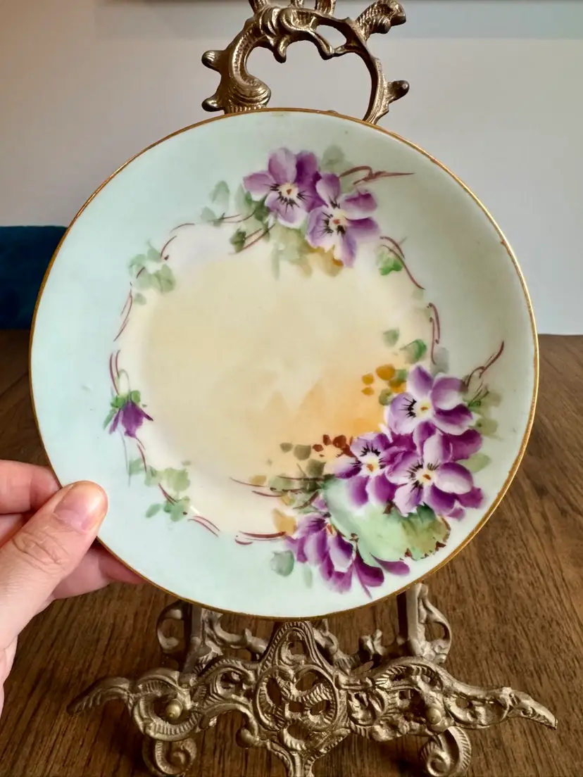 7.5” Bavarian Thomas porcelain saucer plate, Germany, hand-painted purple flowers w/pale green & yellow background w/gold trim