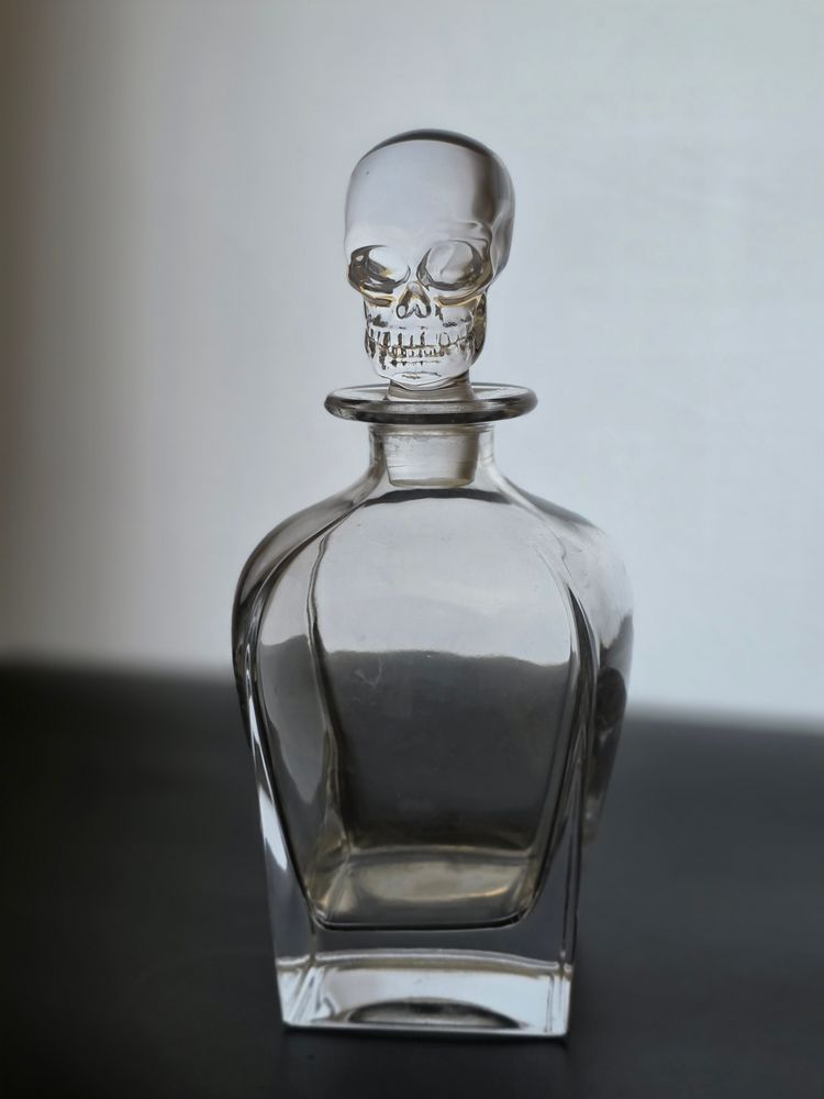 Skull crystal decanter