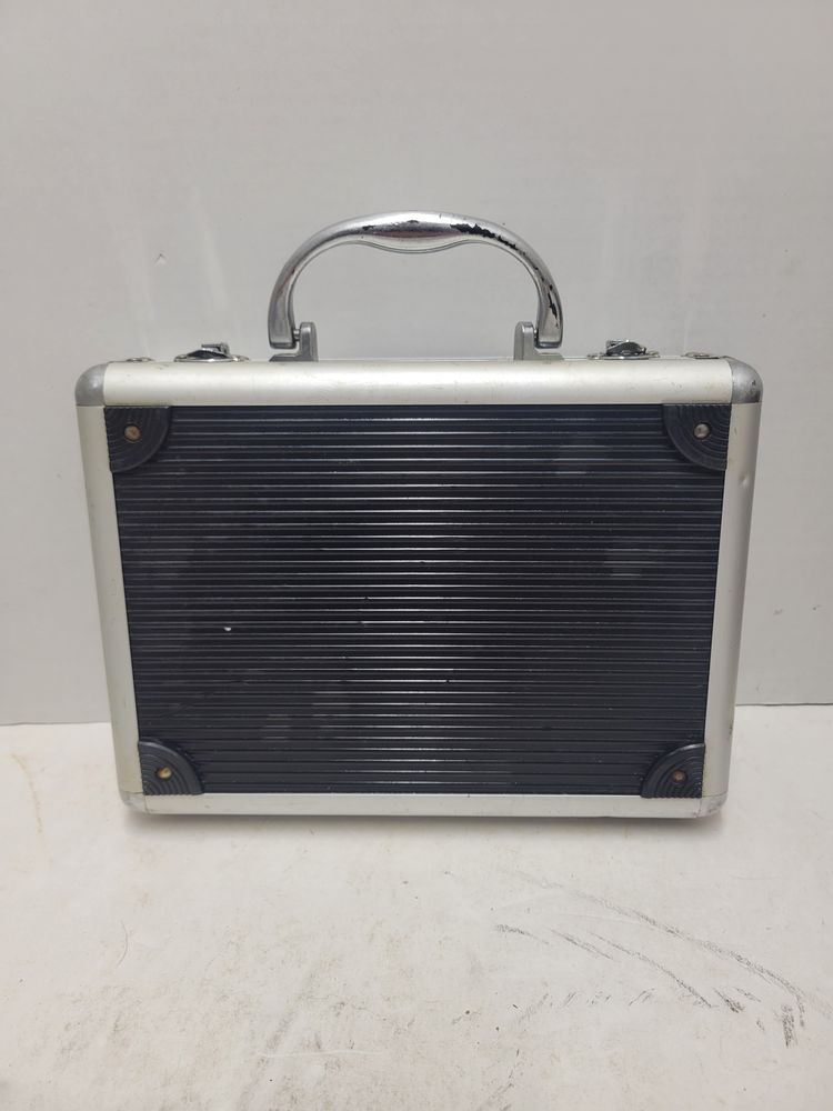Casemaster Legion Aluminum Dart Storage/Travel Case Is Damaged Comes With Extras