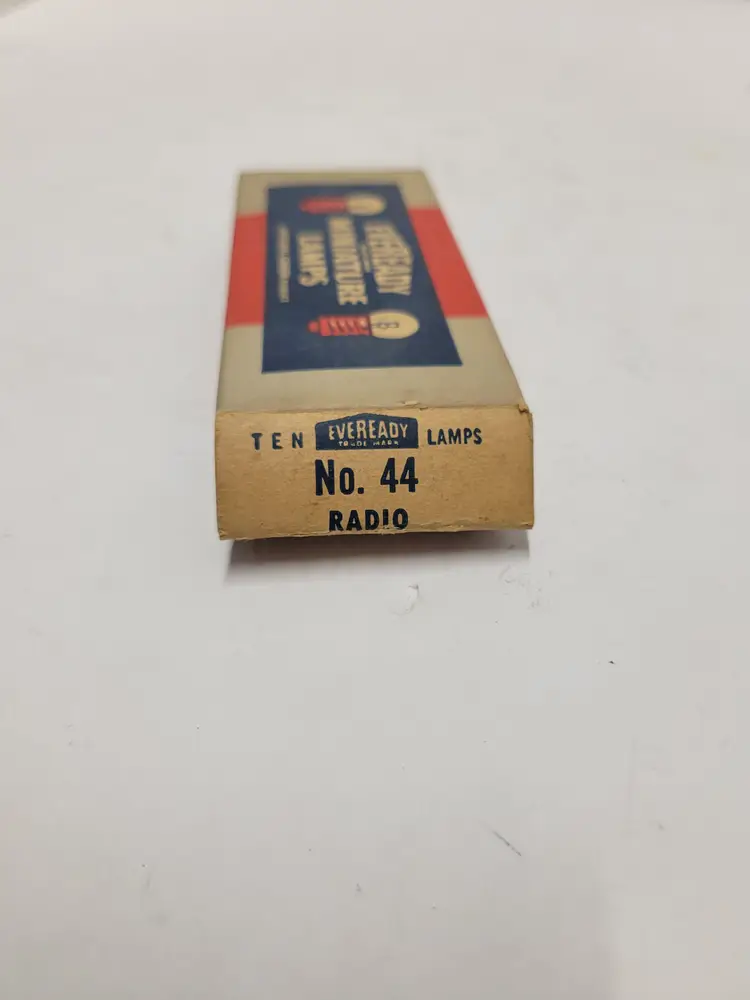 Vtg Eveready Minature Lamps ~ Radio No. 44, 6.3 V, .25 ~ 9 of 10 Lamps in Box
