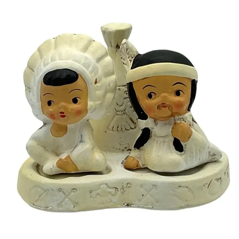 VINTAGE NATIVE AMERICAN INDIANS W/ TEEPEE WIGWAM SALT AND PEPPER SHAKERS CERAMIC