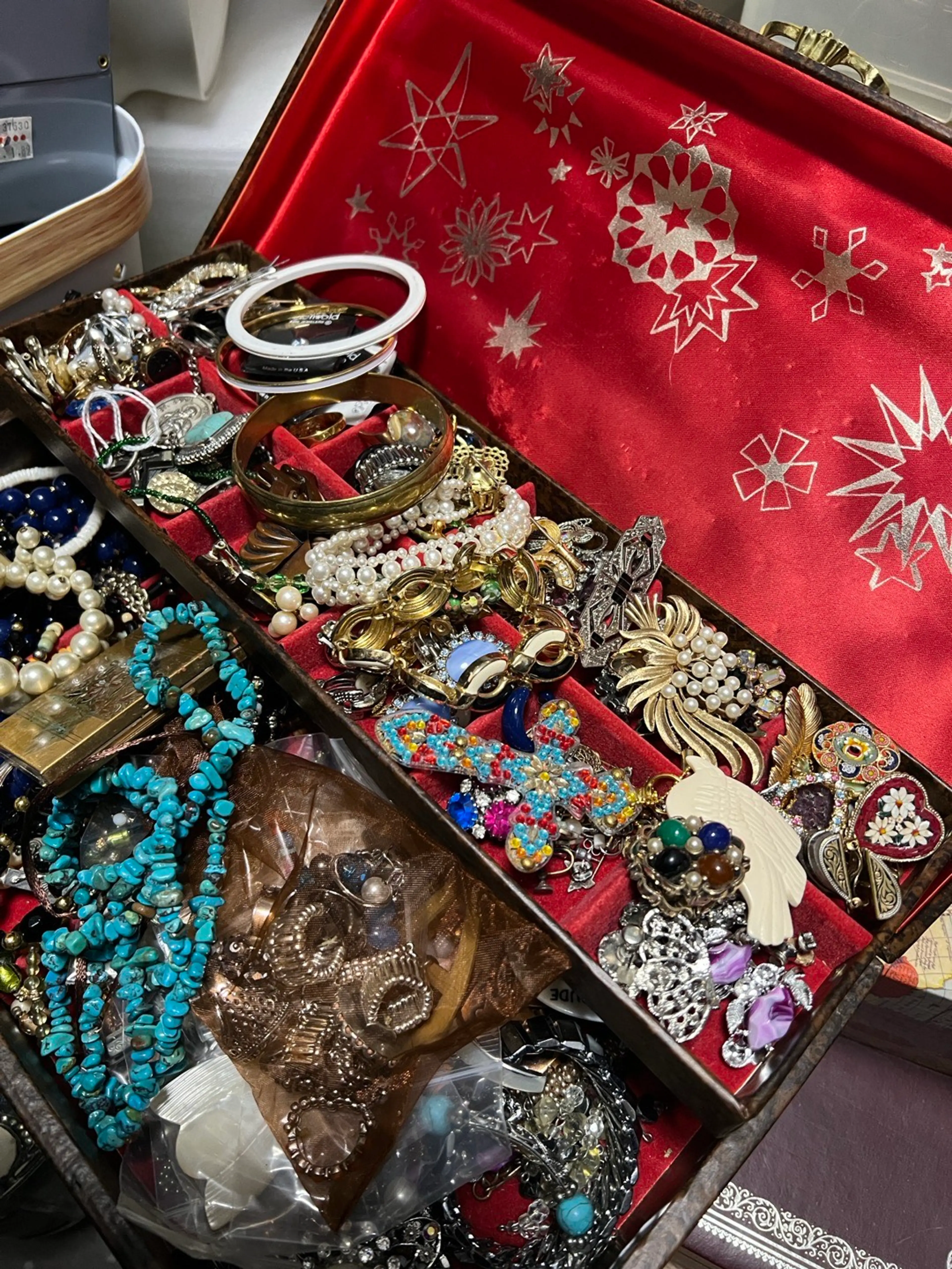 Tuesday Vintage Jewelry Dig- $2 SB