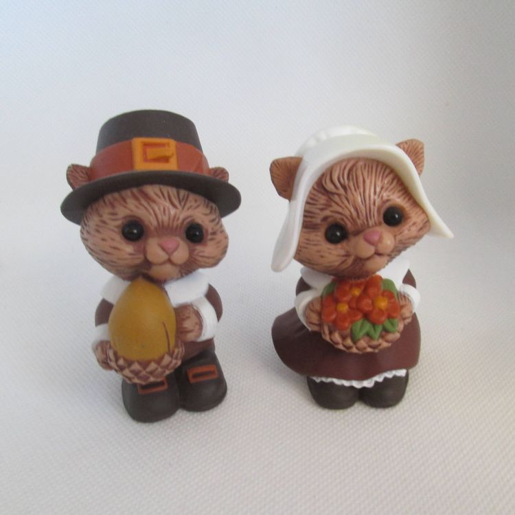 1980's Hallmark Thanksgiving Pilgrim Squirrels Salt & Pepper Shakers