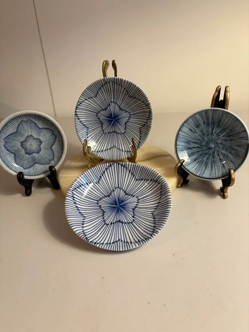 Four Small Japanese Tokusa Plates