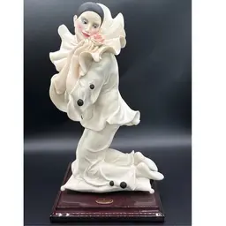 Giuseppe Armani Figurine Pierrot and the Rose 1662C Capodimonte Statue Florence