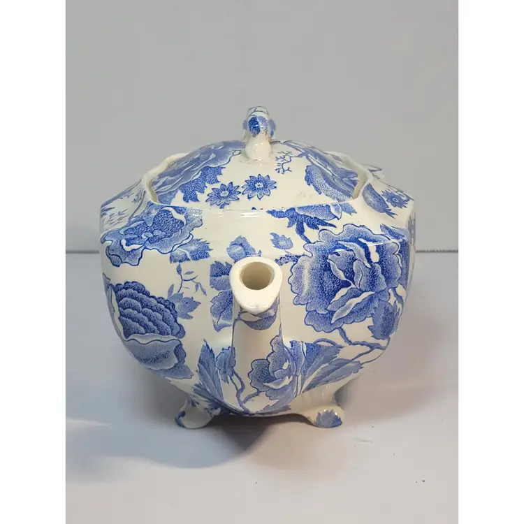 Early JOHNSON BROS. CHIPPENDALE BLUE & WHITE TEAPOT