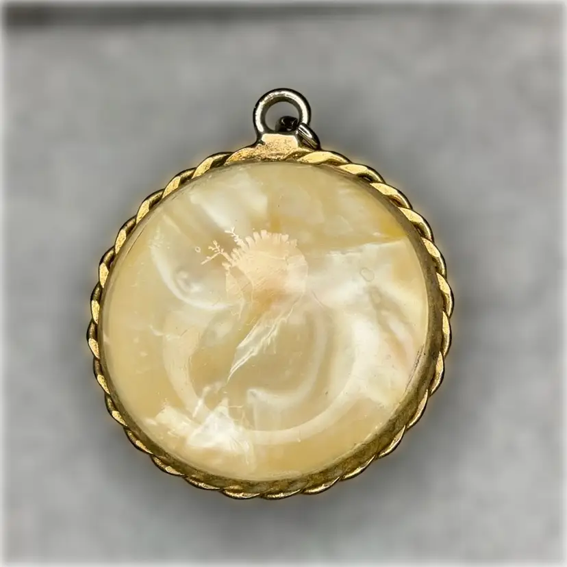 VTG Mother Of Pearl Double Sided Pendant Gold Tone Chain Trimmed