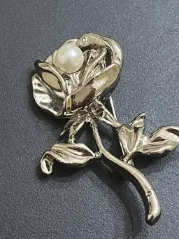 Silvertone Rose Brooch