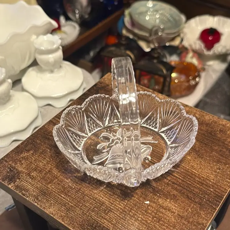 Mikasa Clear Crystal Basket With Detachable Plastic Handle