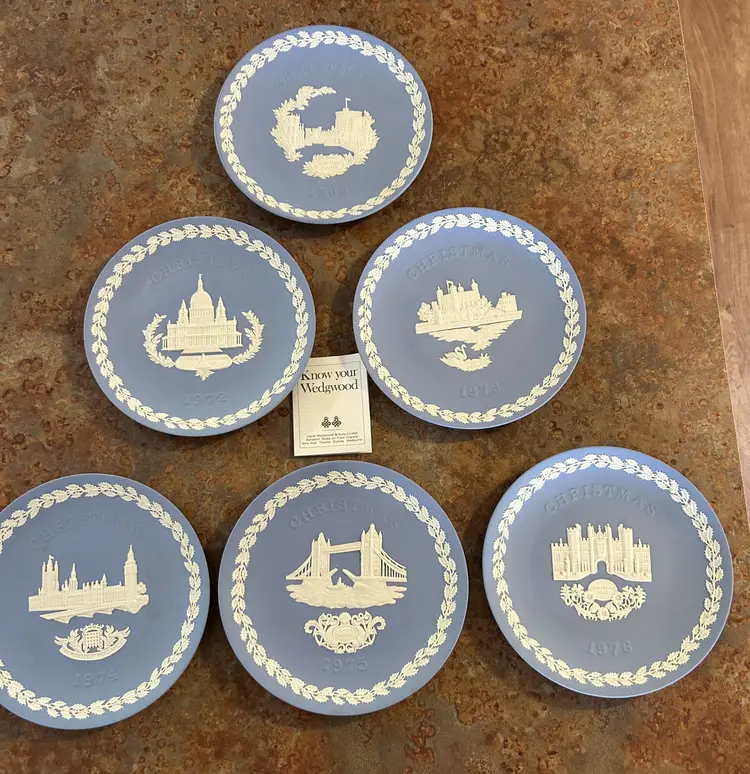 Vintage Wedgewood Blue Jasperware Christmas Plates Historic Buildings Pre-Owned