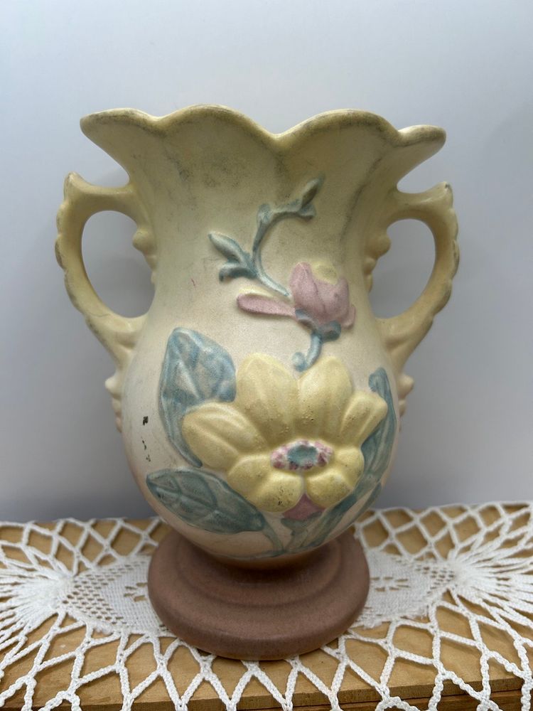 Hull Pottery Vase Some Wear As Indicated In photos 6x5