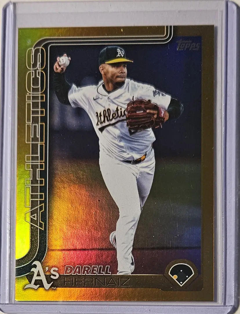 2025 Topps Series 2 Gold Rainbow Foil Darell Hernaiz 32/50