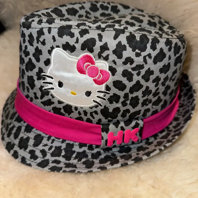 NWOT Hello Kitty Sanrio Brand One Size Girl’s Fedora Hat Fabric Leopard Print Kitty Applique