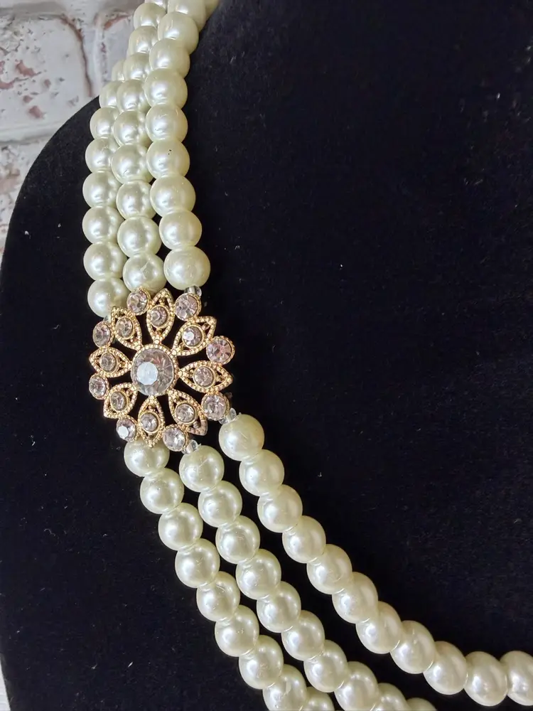 Faux Pearl Triple Necklace With Rhinestones On The Side
