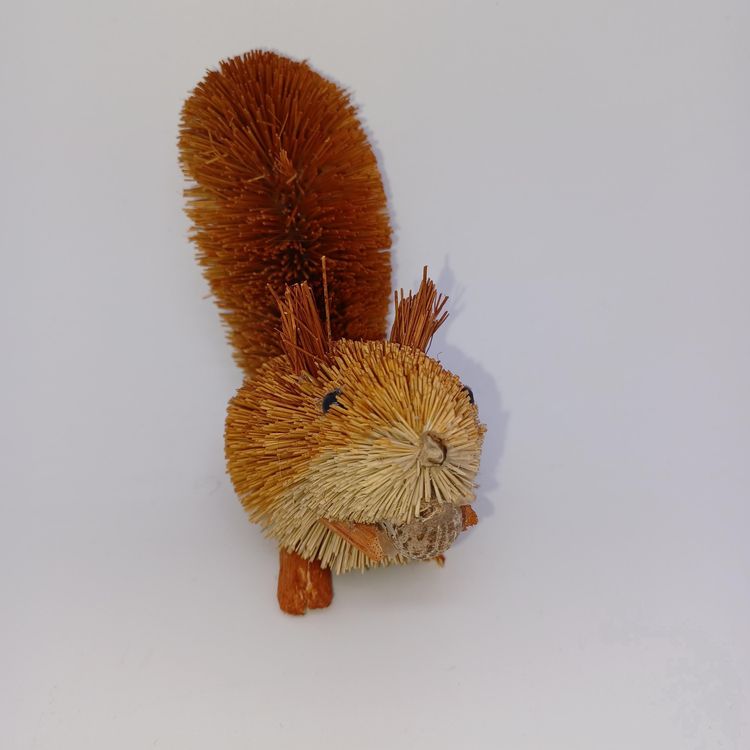 Buri Woodland Animal WOODLAND SQUIRREL ORNAMENTBOTTLEBRUSH & WOODLARGER