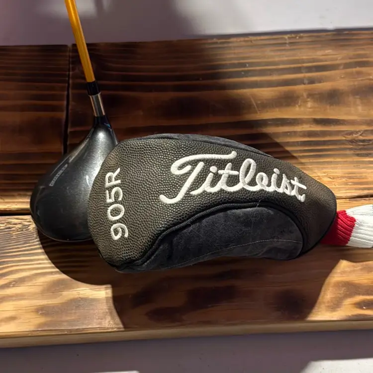 Titleist 905 R Driver With UST Pro Force Graphite Shaft Stiff 9.5 Degrees With SuperStroke Oversize Grip.