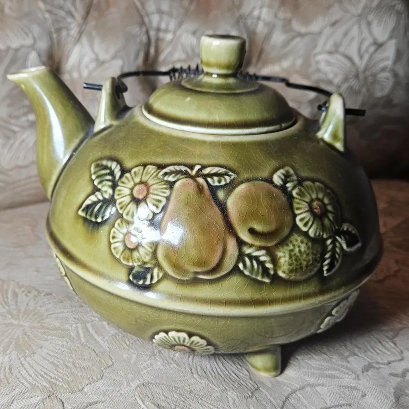 Vintage Tea Pot Decorative Wire Handle Fruit Flowers Green 5 Cup Made in Japan