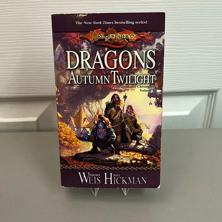 Dragon Lance: Dragons Of The Autumn Twilight Dragon Lance Chronicles Volume 1.