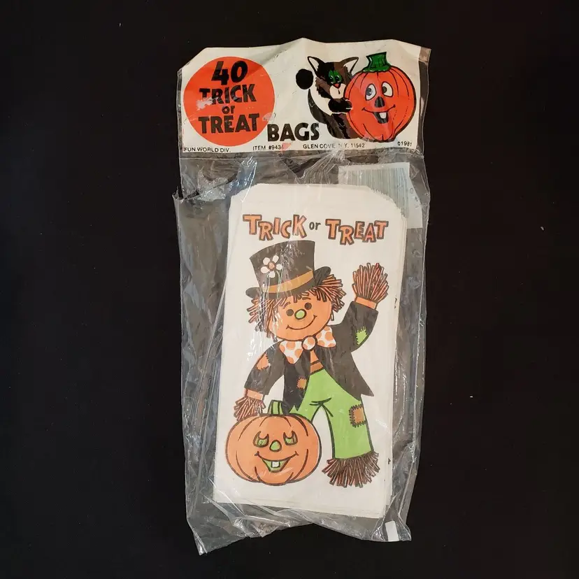 Halloween Trick-or-Treat Bags Scarecrow Open Pack 31 only Fun World 1981 Vintage