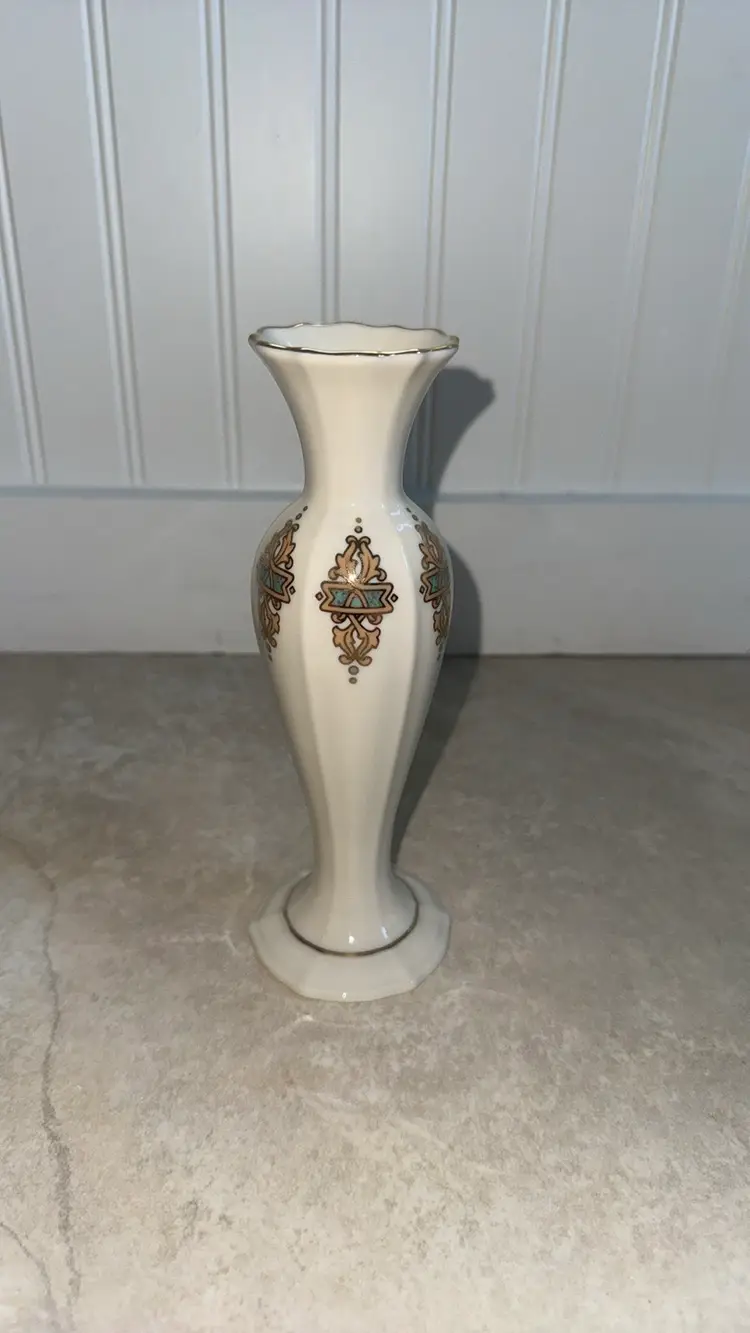 Lenox Catalan gold trim green scrolls Art Nouveau 8” tall vase