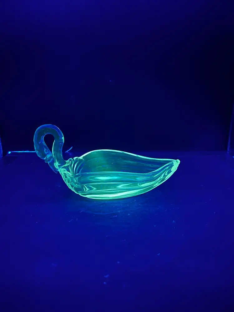 #901B Vintage Heisey Clear Ribbed Glass Swan Nut Candy Trinket Dish Bowl