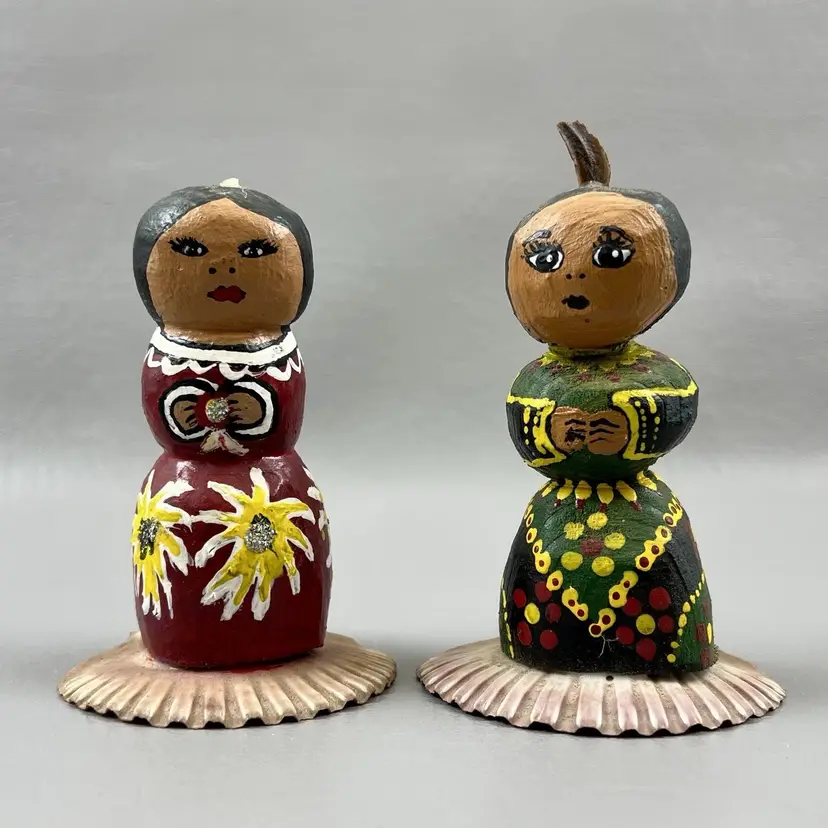 Vintage Hand-Painted Mexican Gourds On Seashells Women Green Red 4" Figurines