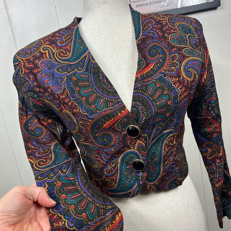 80s Paisley patterned long sleeve button Up Cropped Blazer