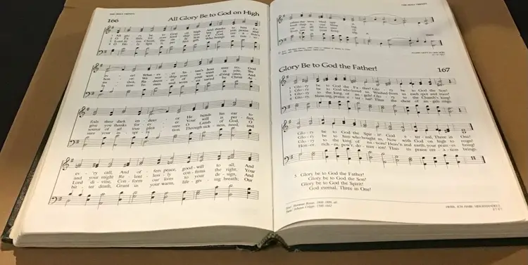 #01 Lutheran Book of Worship/ Hymnal   LBW  Discontinued -04