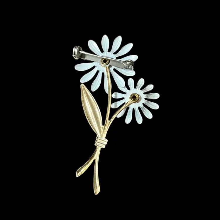 Vintage Enamel Daisy Floral Brooch