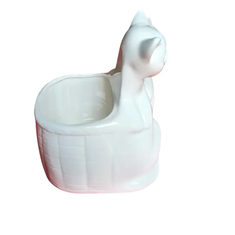 VINTAGE TWIN WHITE KITTENS WITH BLUE EYES PLANTER. MADE IN JAPAN. MANUFACTURER'S DEFECT IN GLAZE ON REAR OF ITEM. SEE PHOTOGRAPHS. 5.5X4.5X4 #G299209