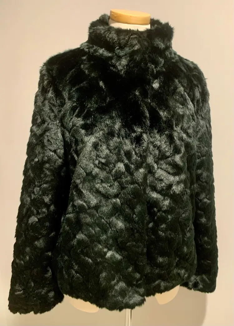 Beautiful!! Frank Lyman: Women's Faux Fur Coat, Black. Sz Med & Lrg