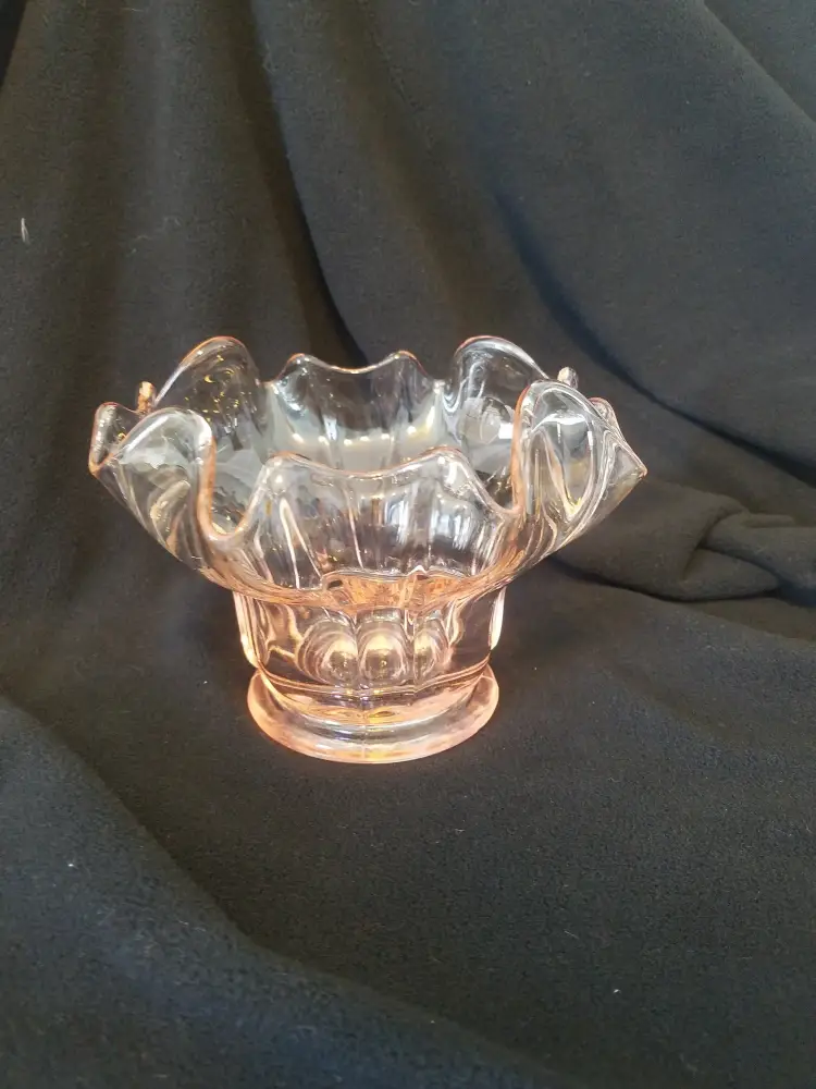 #210 Beautiful Art Glass Bowl/Vase