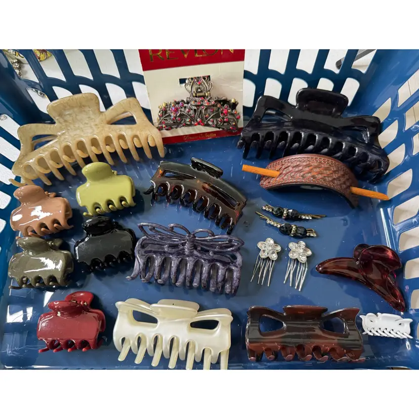 Set Of 19 Hair Clips & Accessories