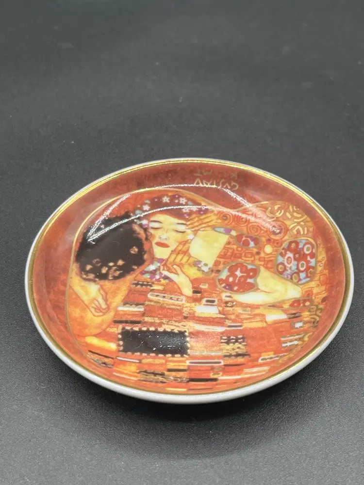 #13 German Porcelain Gustav Klimt “The Kiss”Trinket dish 3.75” 💋
